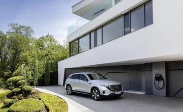 Der Neue Mercedes Benz Eqc: Der Mercedes Benz Unter Den Elektrofahrzeugen The New Mercedes Benz Eqc: The Mercedes Benz Among Electric Vehicles