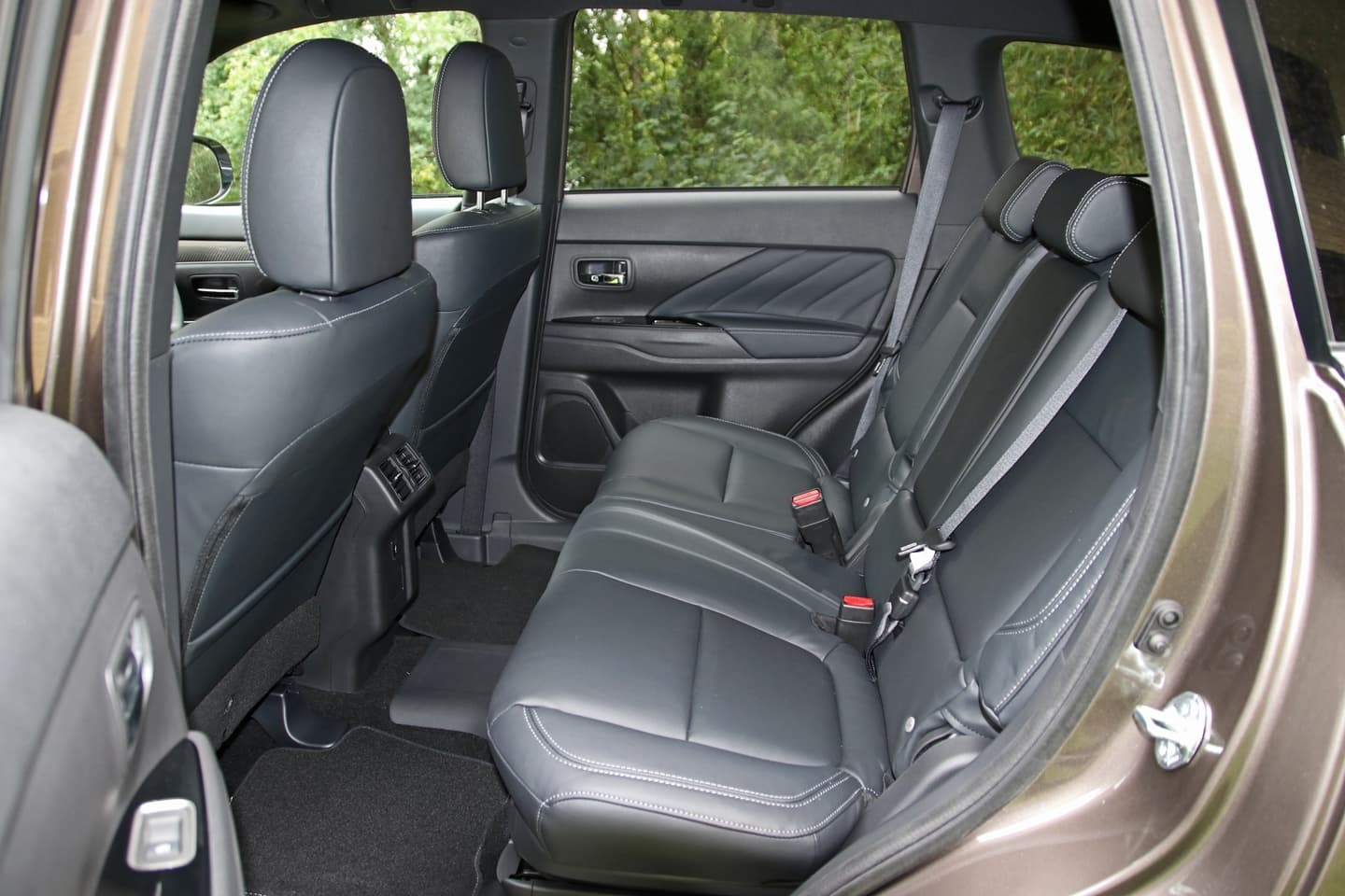 Mitsubishi Outlander Phev 2019 010