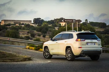New Jeep Cherokee Overland 25