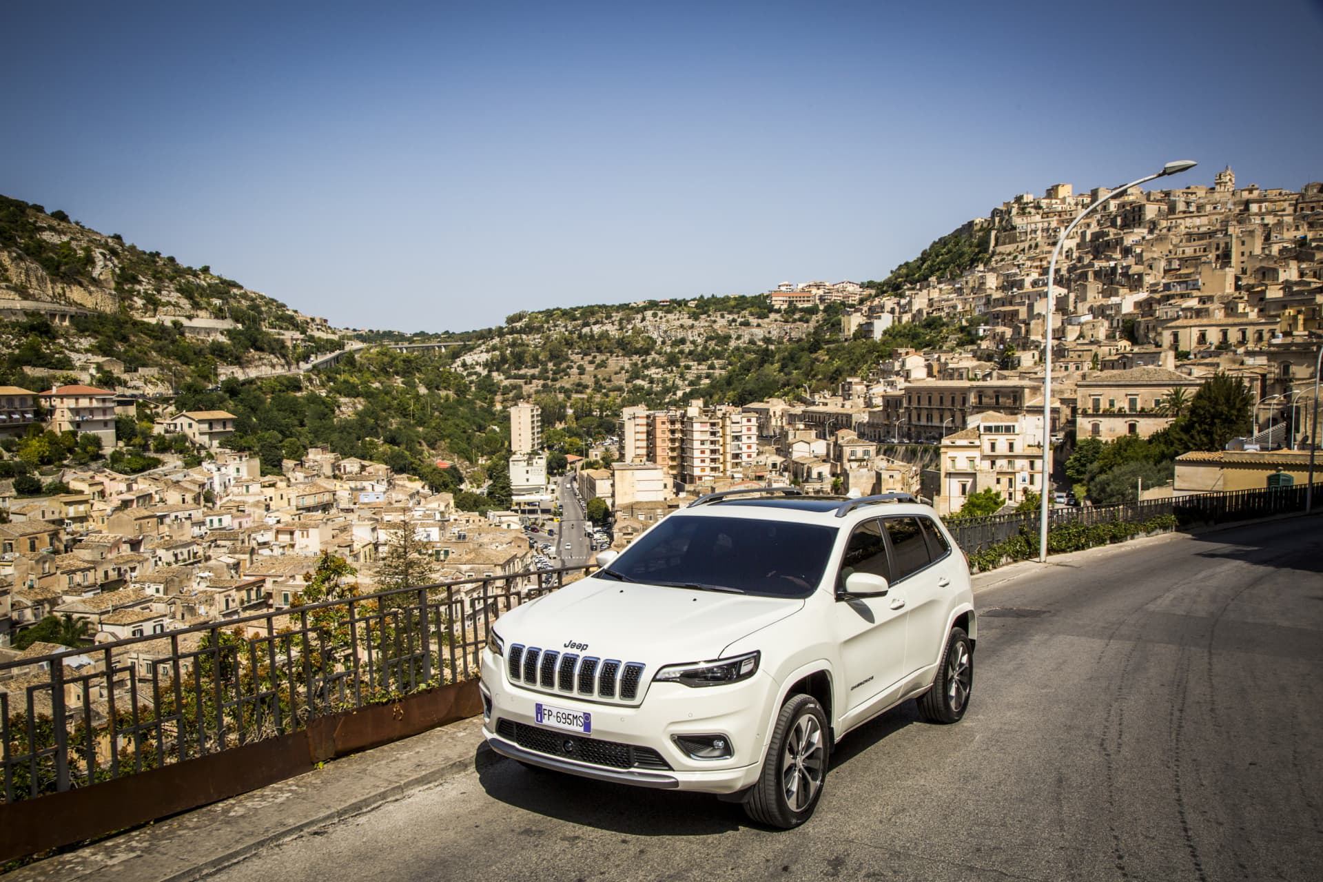New Jeep Cherokee Overland 26