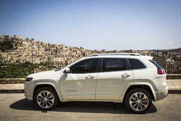 New Jeep Cherokee Overland 28