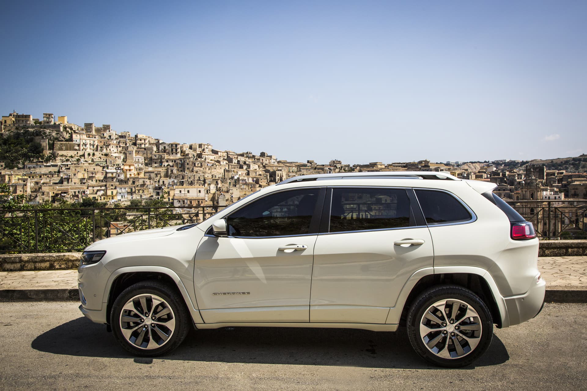 New Jeep Cherokee Overland 28