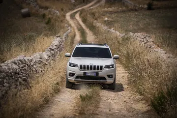 New Jeep Cherokee Overland 33