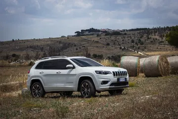 New Jeep Cherokee Overland 34