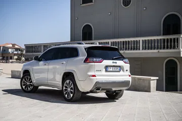New Jeep Cherokee Overland 38