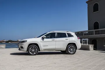 New Jeep Cherokee Overland 39