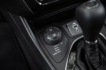 Selector de terreno Selec-Terrain en Jeep Cherokee, detalle preciso
