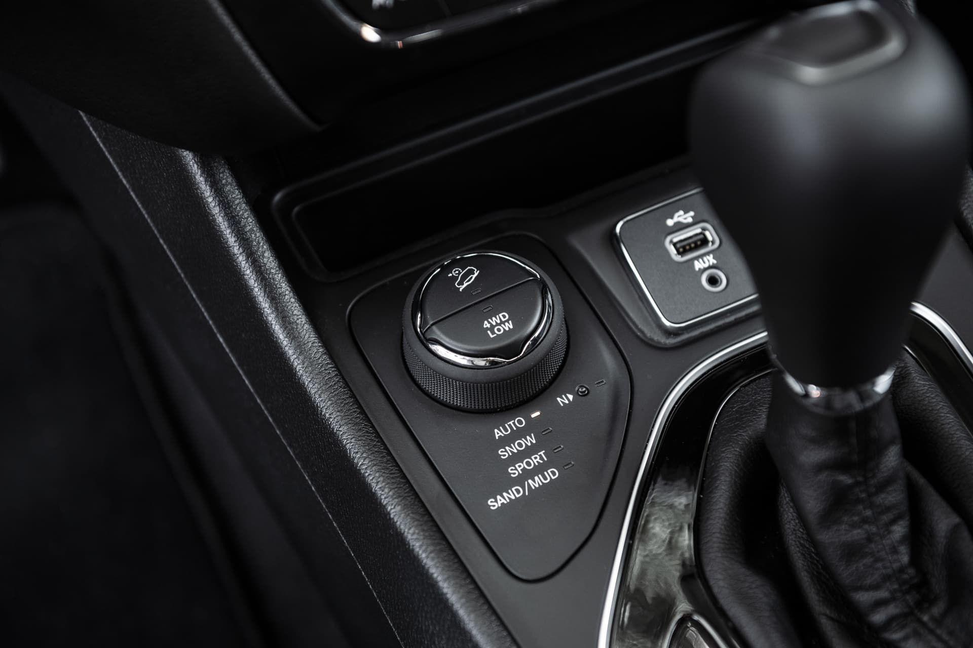 Selector de terreno Selec-Terrain en Jeep Cherokee, detalle preciso