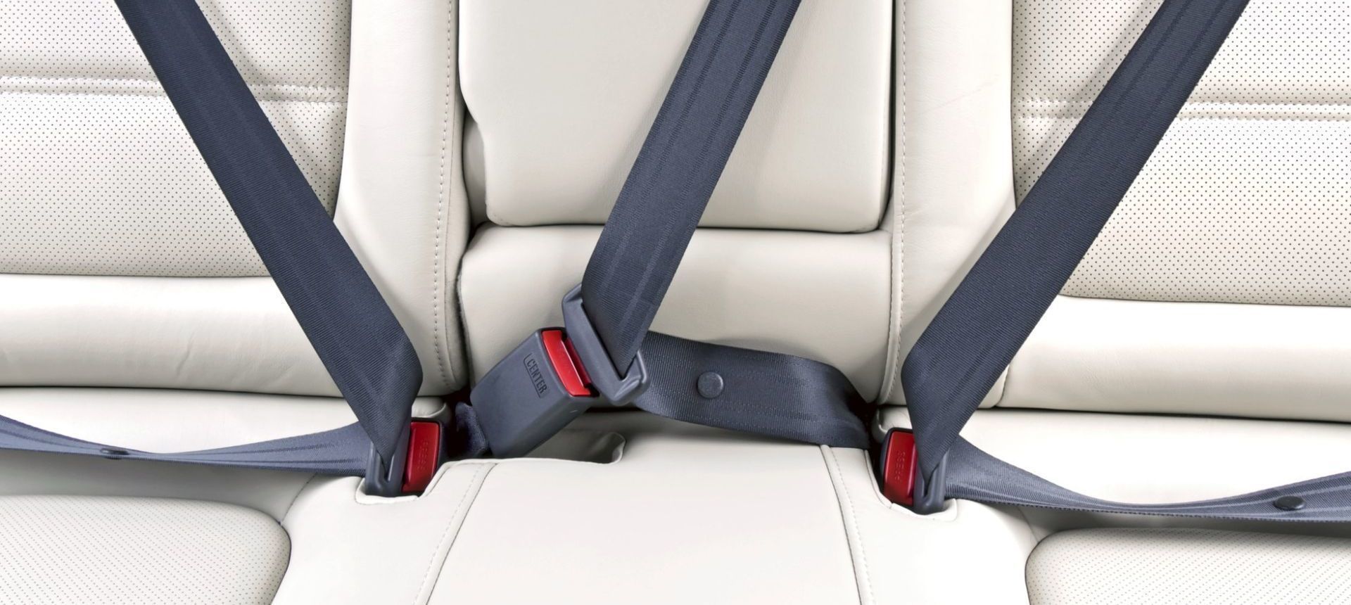 Cuál fue el primer coche en tener cinturón de seguridad?