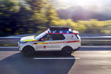 Land Rover Discovery Life Saving 2018 01