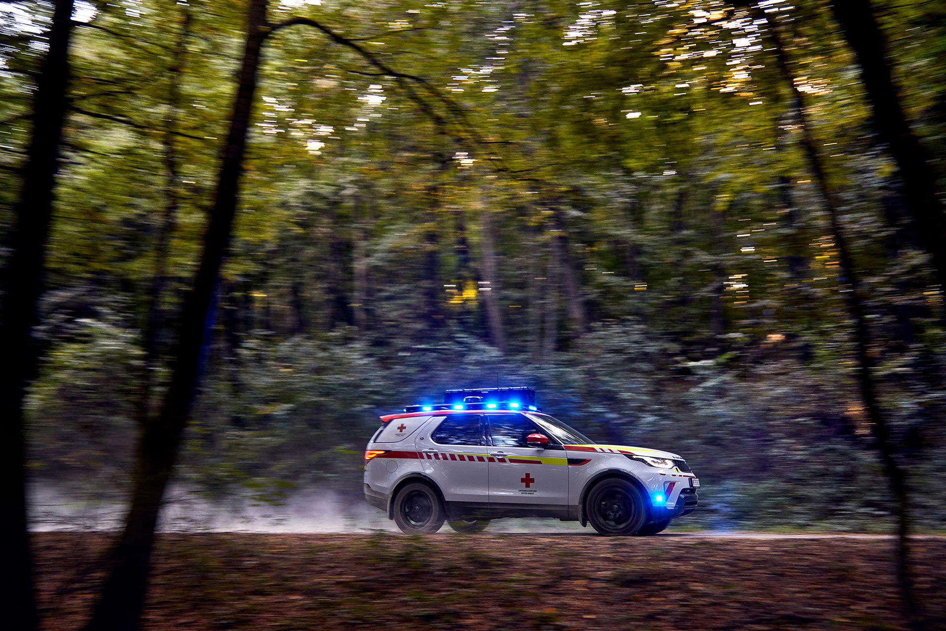 Land Rover Discovery Life Saving 2018 03