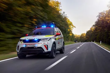 Land Rover Discovery Life Saving 2018 05