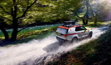 Land Rover Discovery Life Saving 2018 06