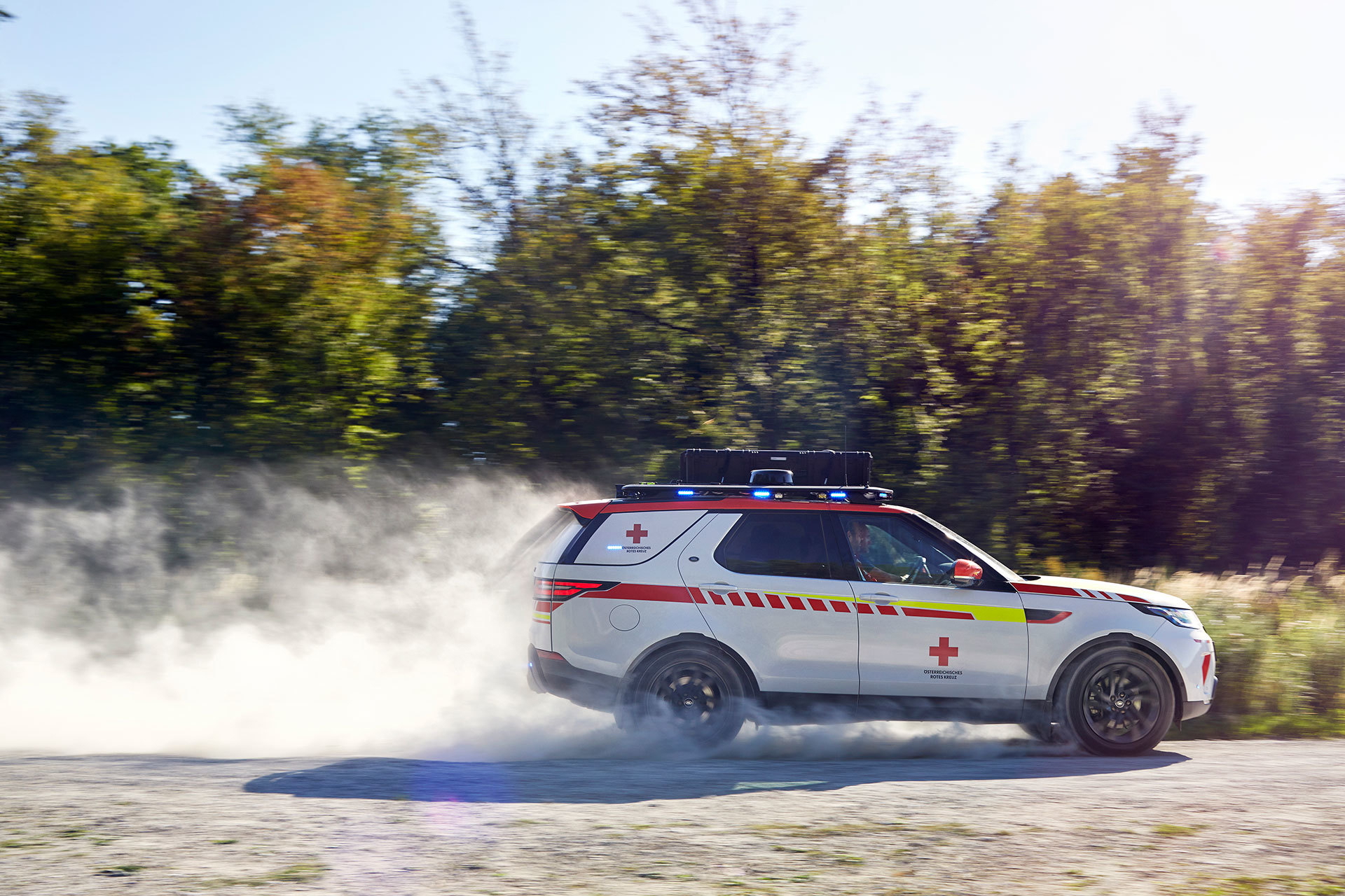 Land Rover Discovery Life Saving 2018 07