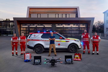 Land Rover Discovery Life Saving 2018 08