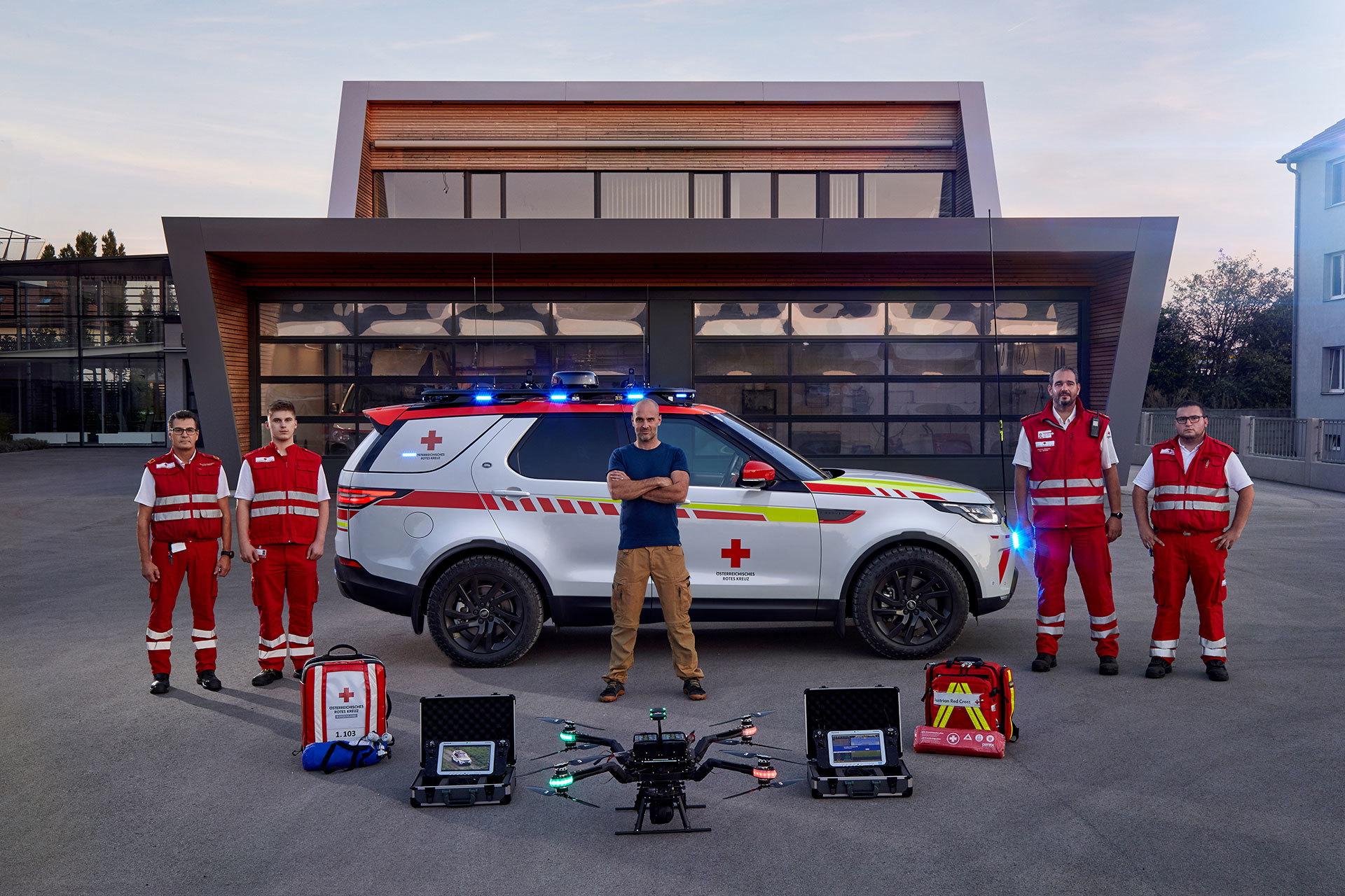 Land Rover Discovery Life Saving 2018 08