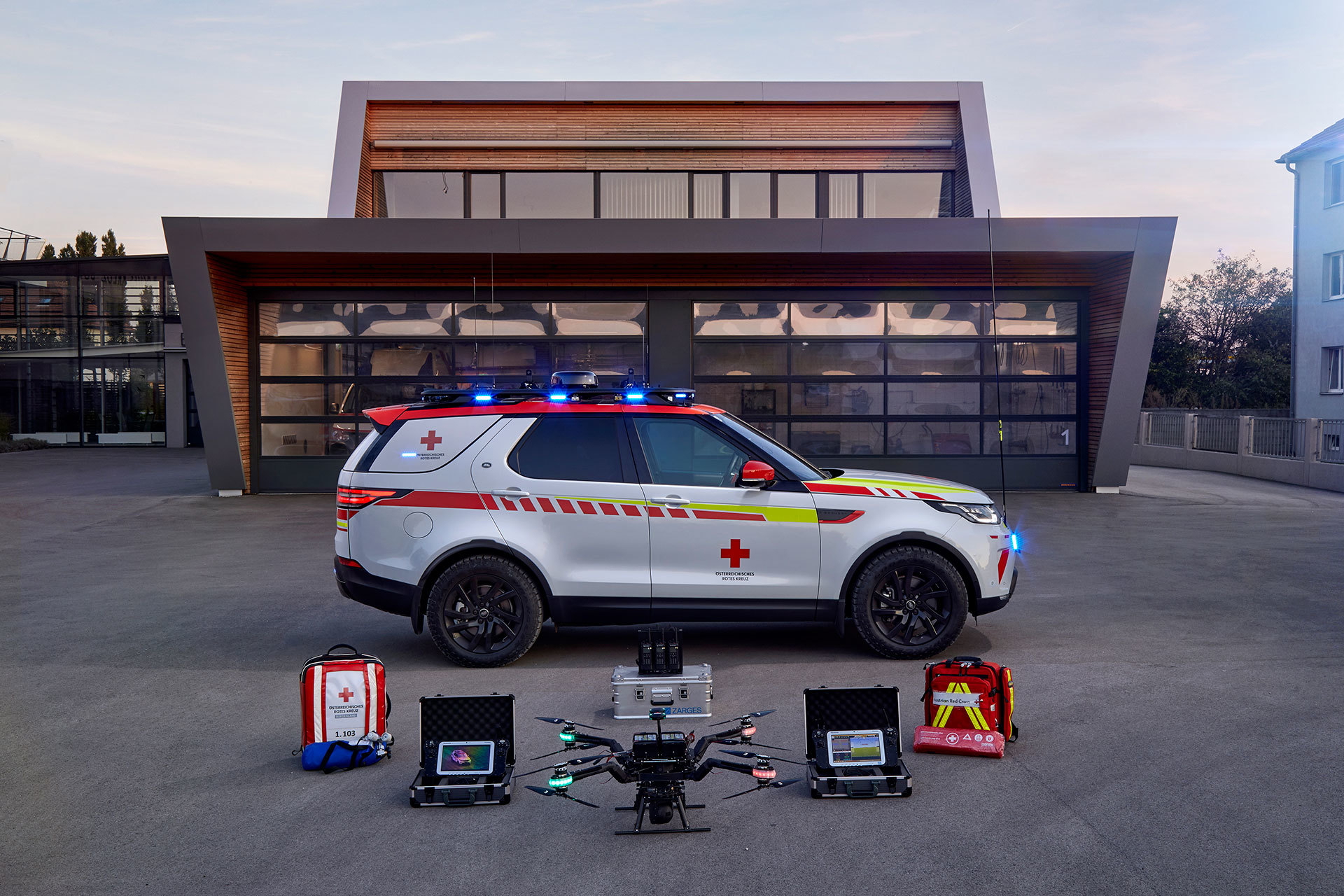 Land Rover Discovery Life Saving 2018 10