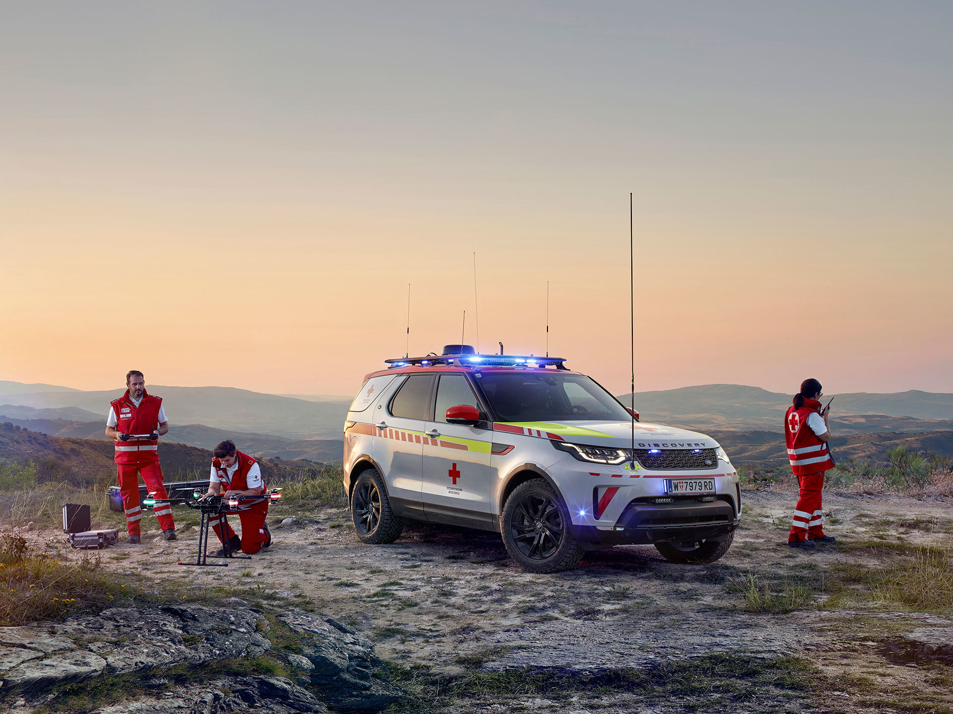 Land Rover Discovery Life Saving 2018 19