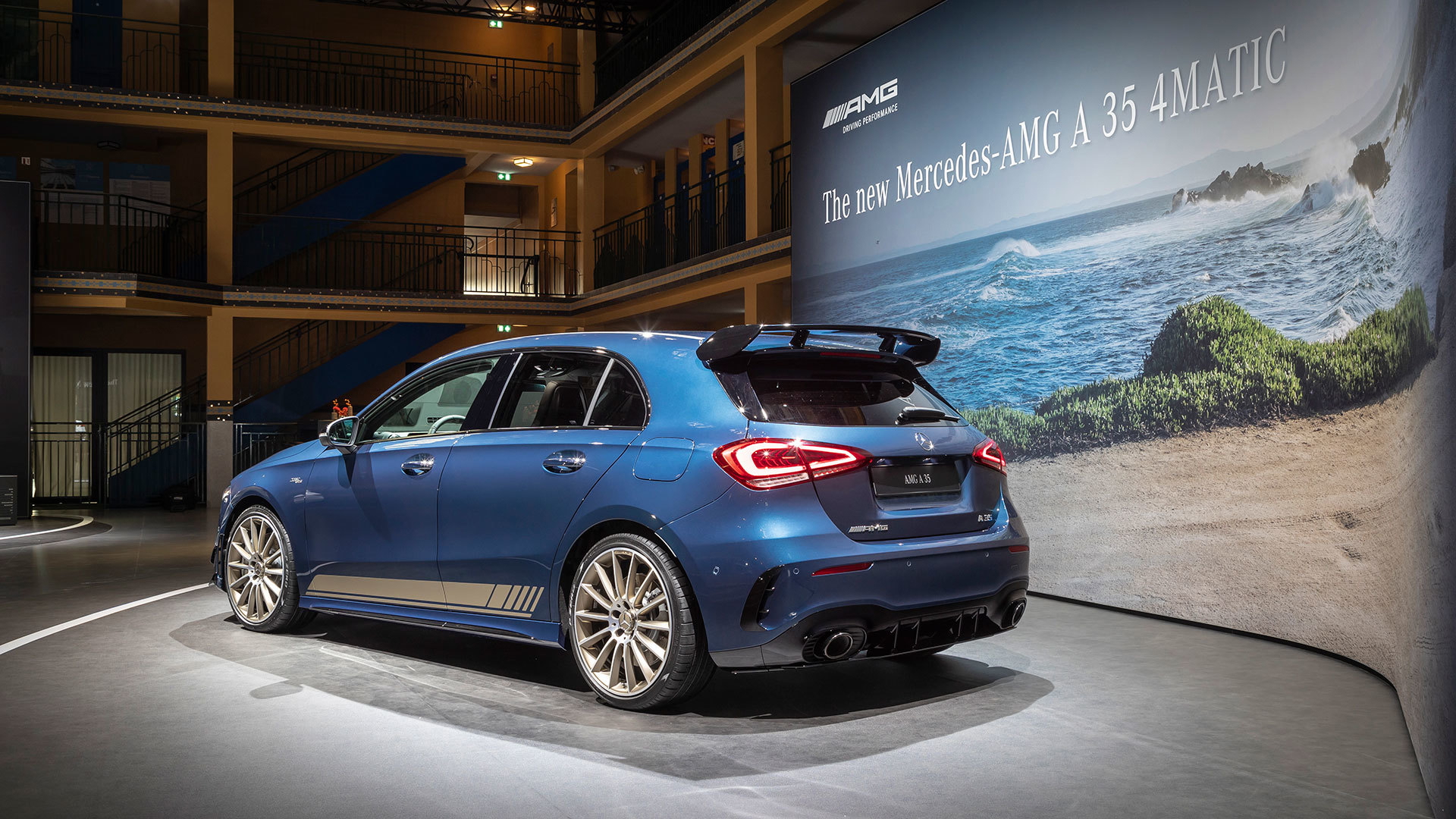 Mercedes Amg A35 2018 Azul 06