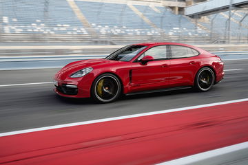 Porsche Panamera Gts 2019 01