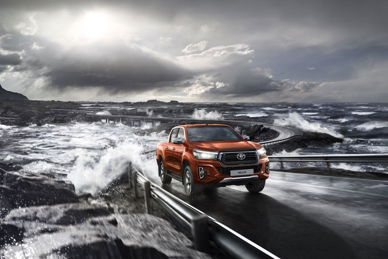 Toyota Hilux Legend 01