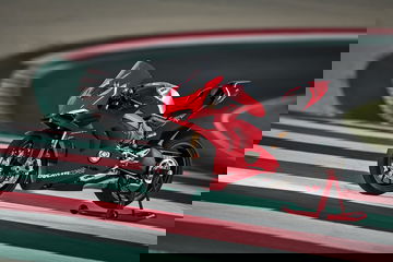 01 Ducati Panigale V4 R Action Uc69239 Mid