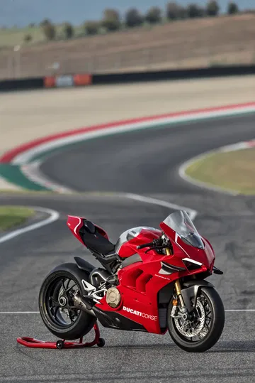 05 Ducati Panigale V4 R Action Uc69240 Mid