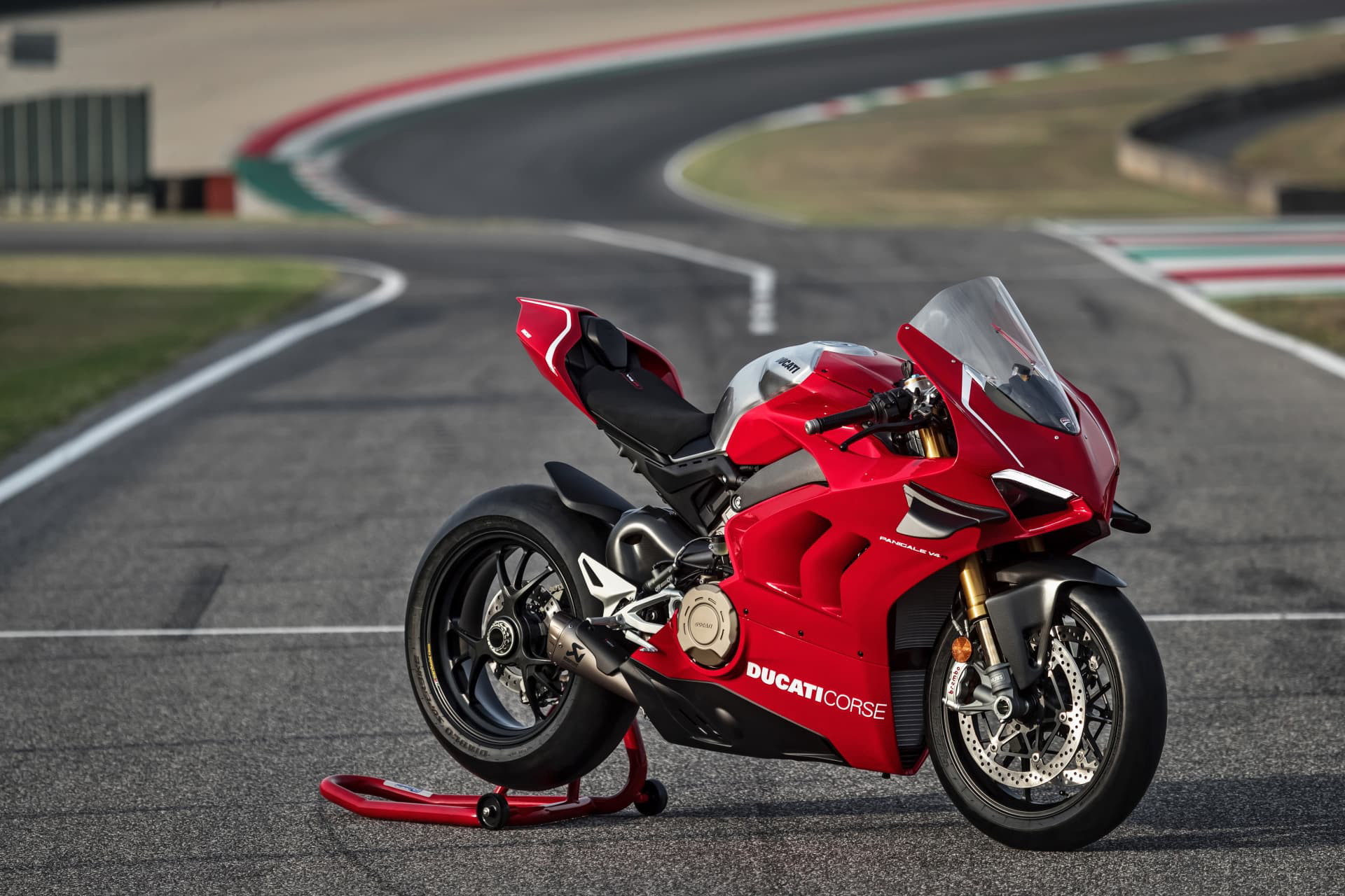 06 Ducati Panigale V4 R Action Uc69244 Mid