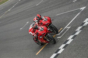 08 Ducati Panigale V4 R Action Uc69245 Mid