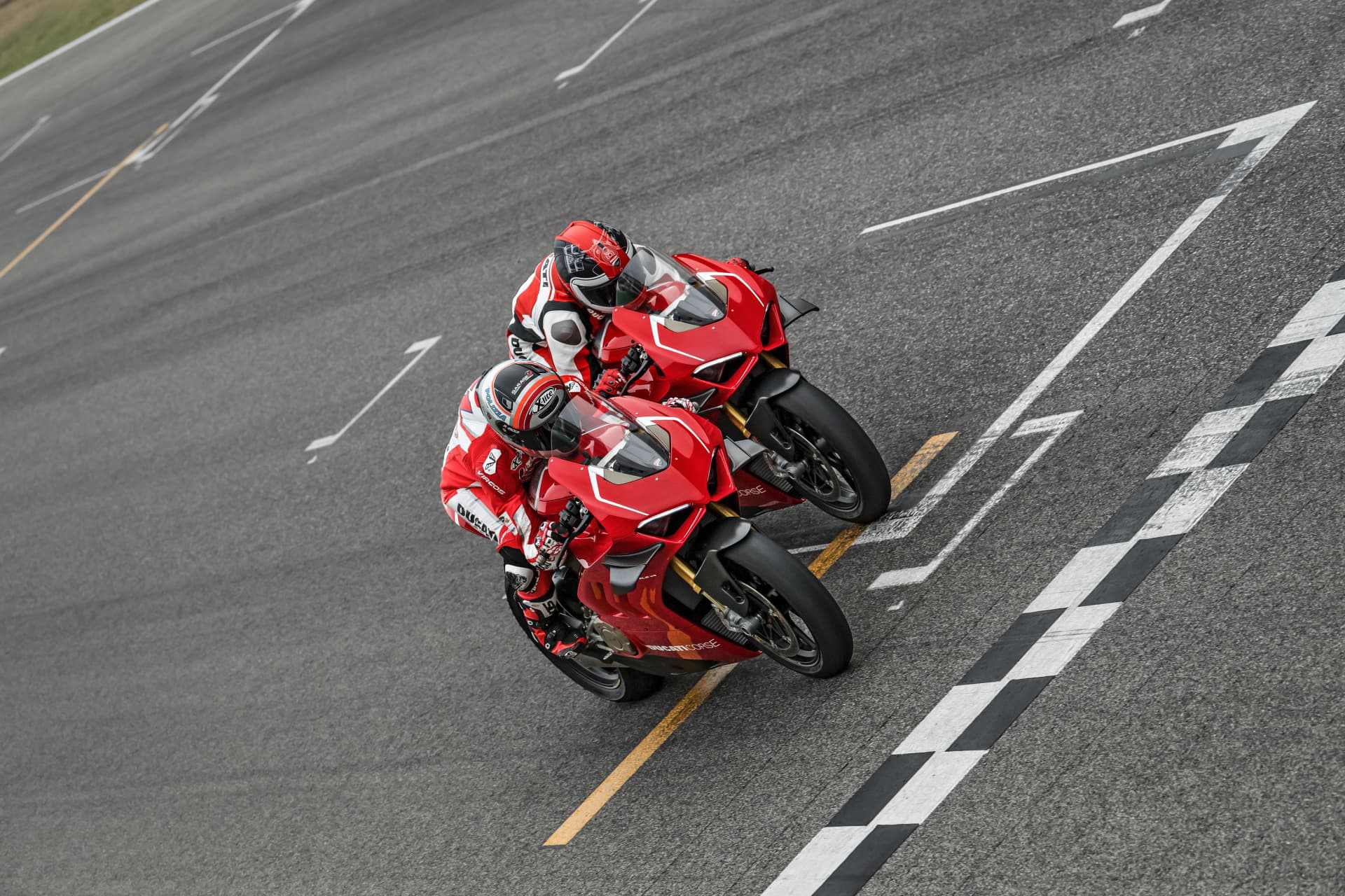 08 Ducati Panigale V4 R Action Uc69245 Mid