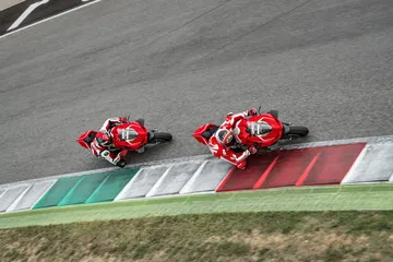 09 Ducati Panigale V4 R Action Uc69246 Mid