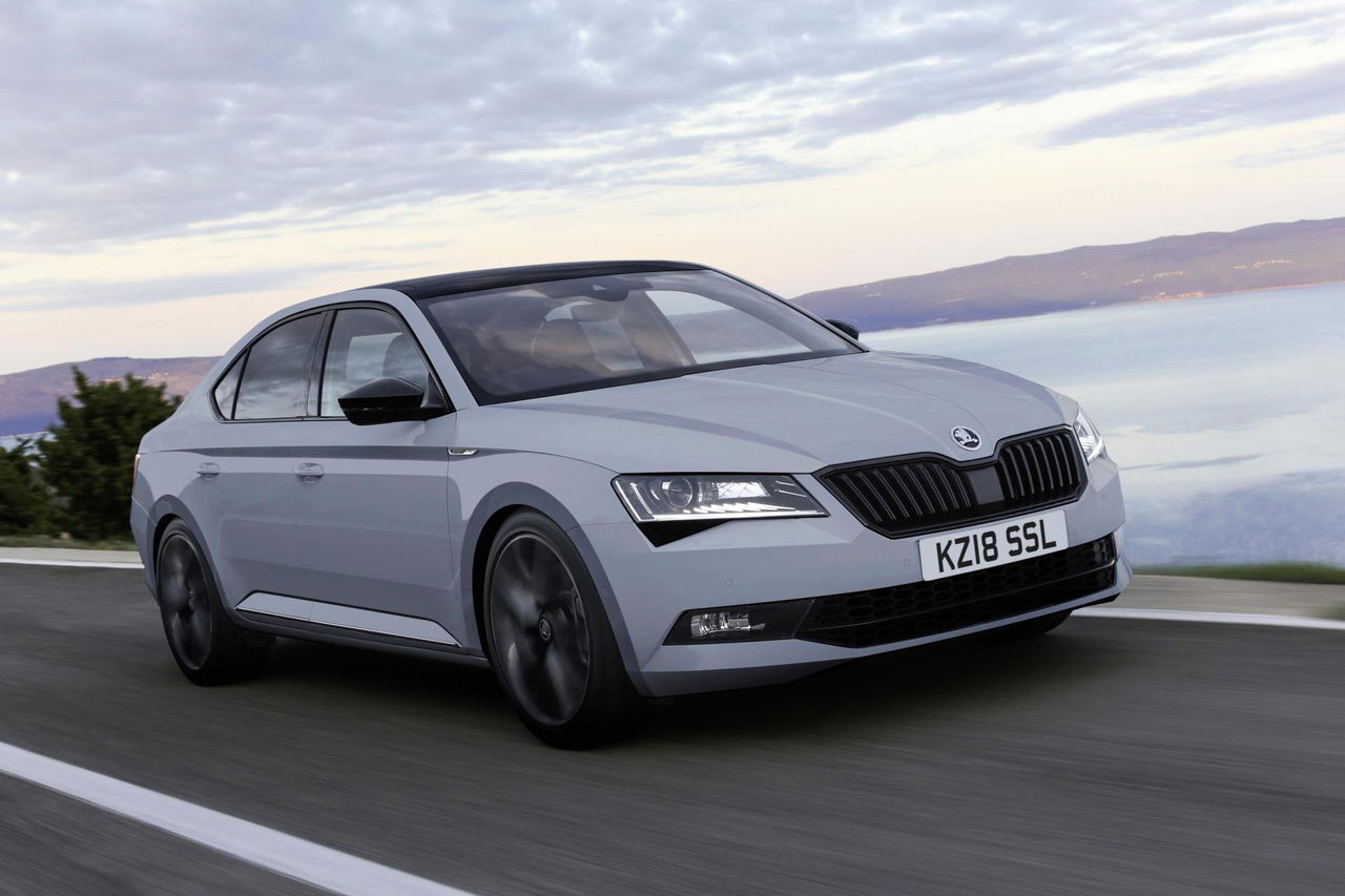 1544631 New Skoda Superb Spotline Plus Front