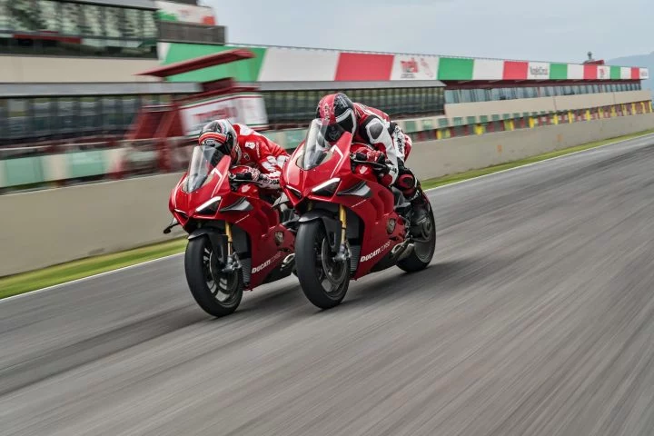 16 Ducati Panigale V4 R Action Uc69253 Mid