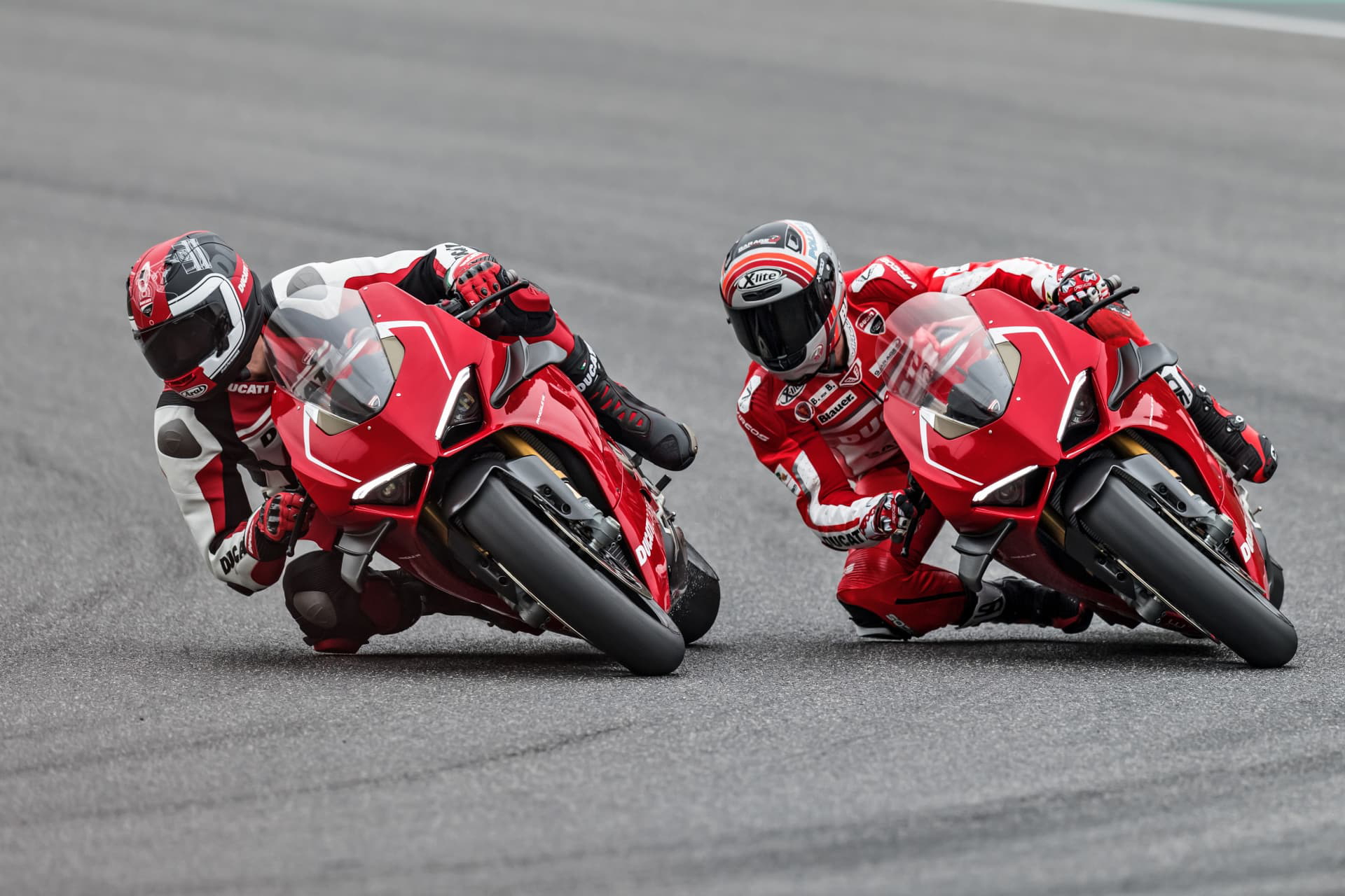 18 Ducati Panigale V4 R Action Uc69255 Mid