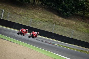 20 Ducati Panigale V4 R Action Uc69257 Mid