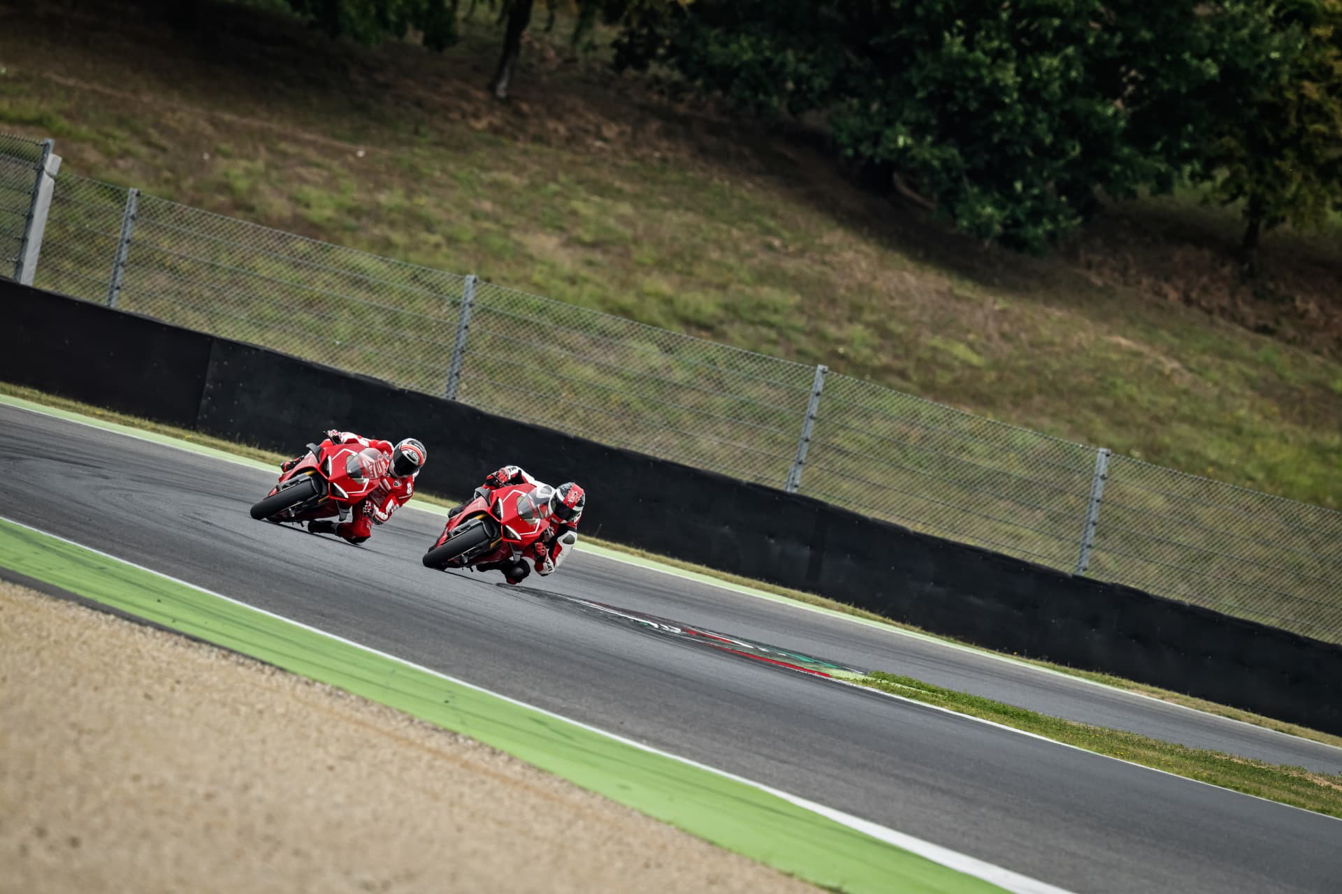 20 Ducati Panigale V4 R Action Uc69257 Mid
