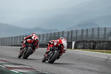 23 Ducati Panigale V4 R Action Uc69260 Mid
