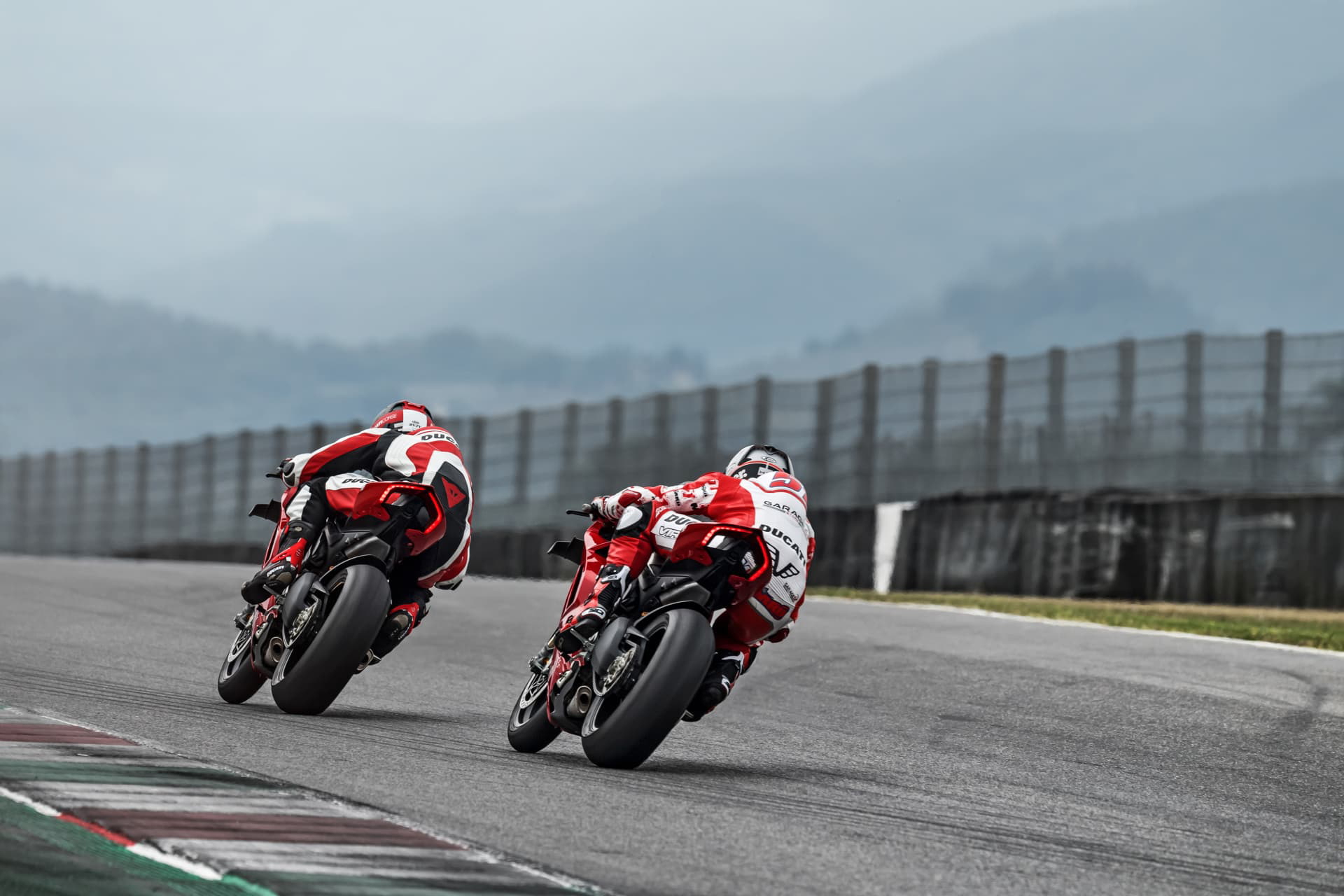23 Ducati Panigale V4 R Action Uc69260 Mid
