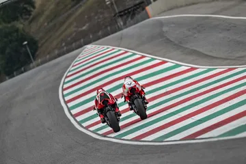 25 Ducati Panigale V4 R Action Uc69262 Mid
