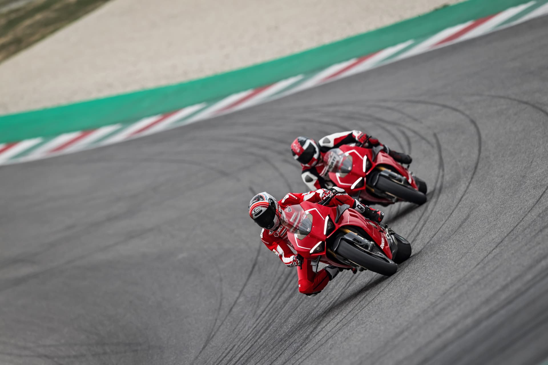 27 Ducati Panigale V4 R Action Uc69265 Mid