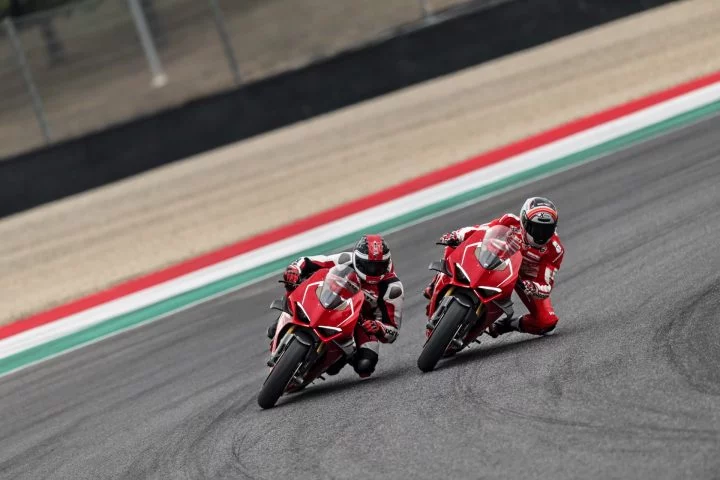 28 Ducati Panigale V4 R Action Uc69264 Mid