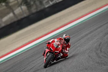 30 Ducati Panigale V4 R Action Uc69267 Mid