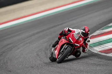 31 Ducati Panigale V4 R Action Uc69270 Mid