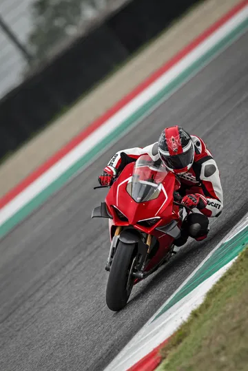 33 Ducati Panigale V4 R Action Uc69268 Mid