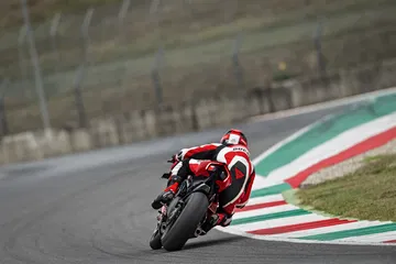 35 Ducati Panigale V4 R Action Uc69272 Mid