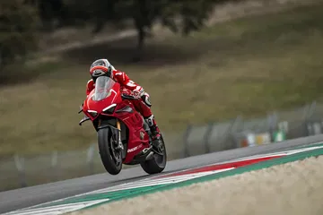 38 Ducati Panigale V4 R Action Uc69275 Mid
