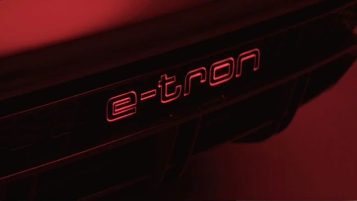 Audi E Tron Teaser 1118 01
