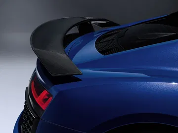 Vista del alerón trasero en fibra de carbono del Audi R8.