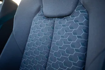 Tejido usado en los asientos del Audi A1, con patrón de panal de abeja.