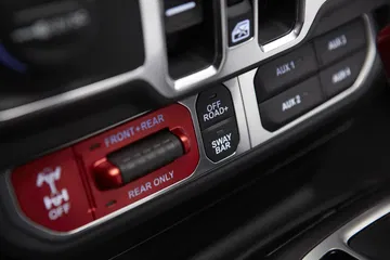 Vista de los controles de tracción del Jeep Gladiator.